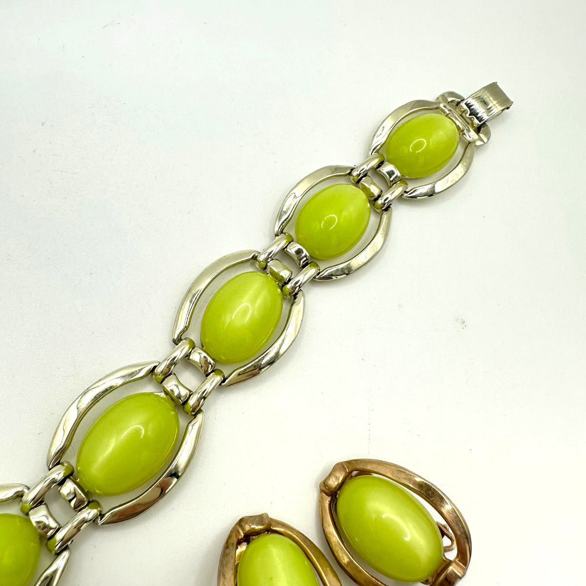 Vintage 1940s gold tone neon yellow moonglow lucite bracelet clip on earrings