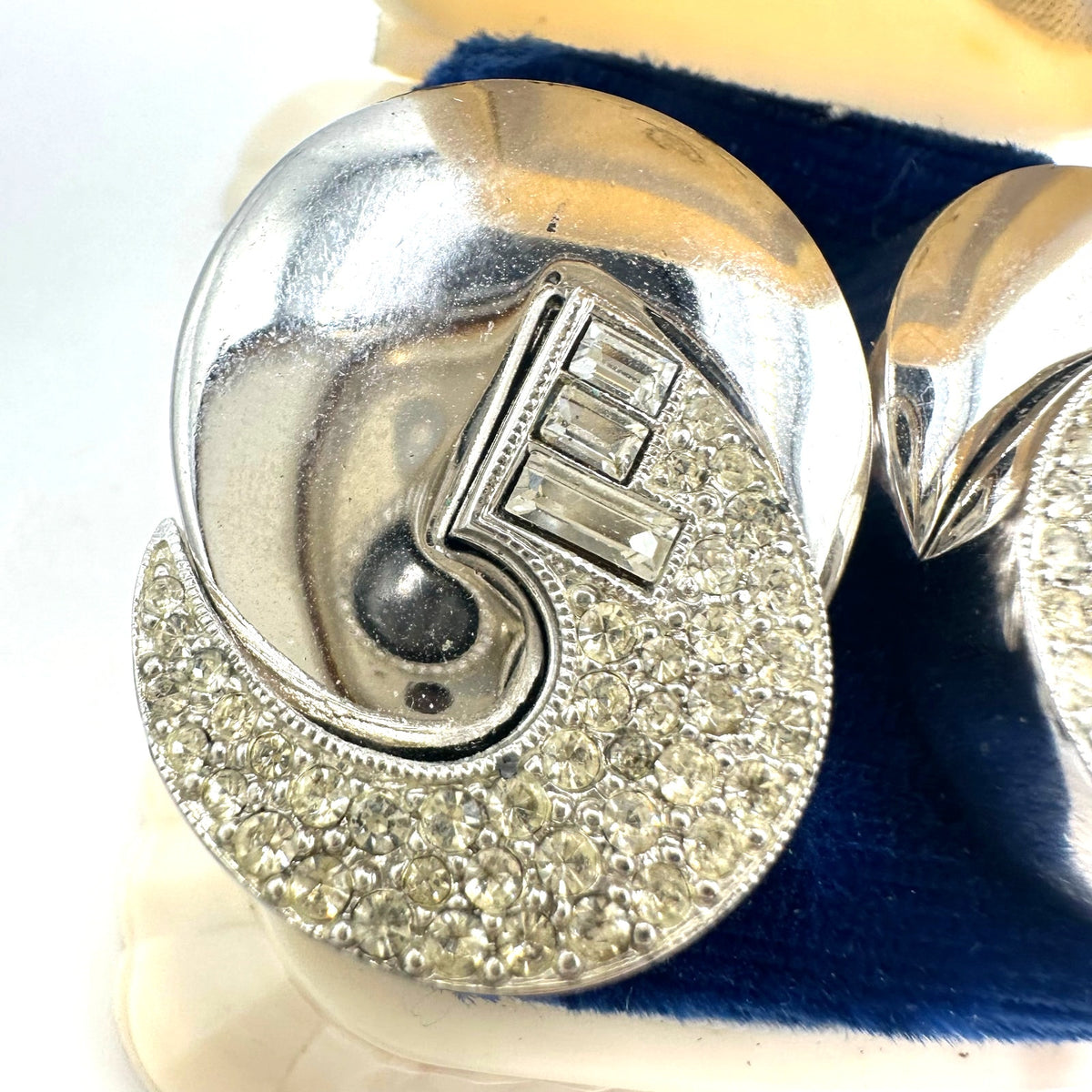 Art Deco 1980s vintage silver tone clear rhinestones statement post earrings