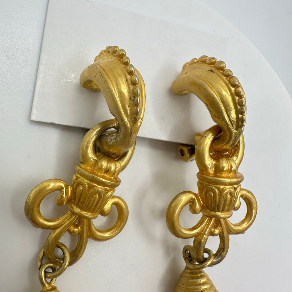 1990s vintage gold tone rope faux pearls dangle high end clip on earrings