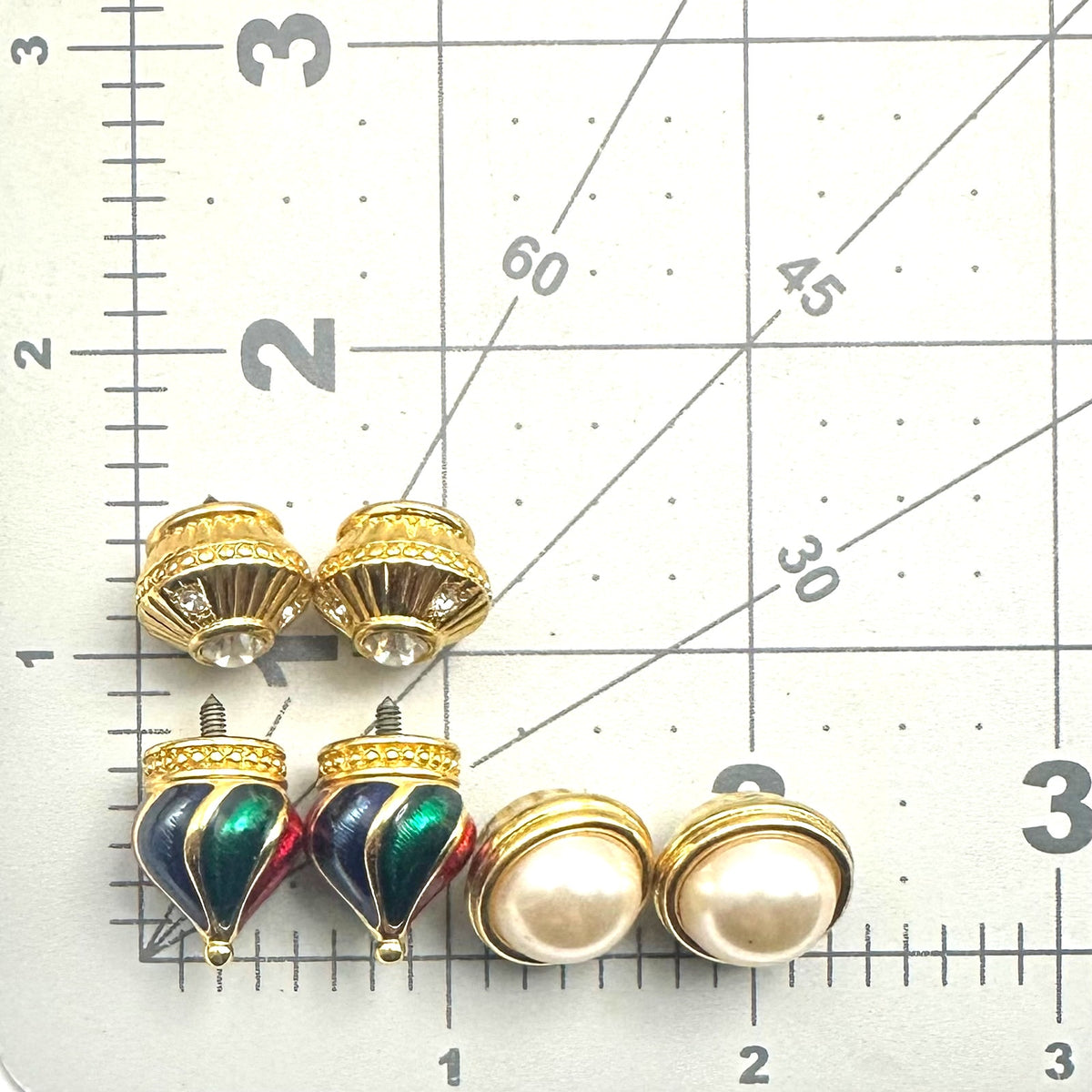 Bundle jewelry lot 3 pairs vintage gold tone clothing button screws pins tacks