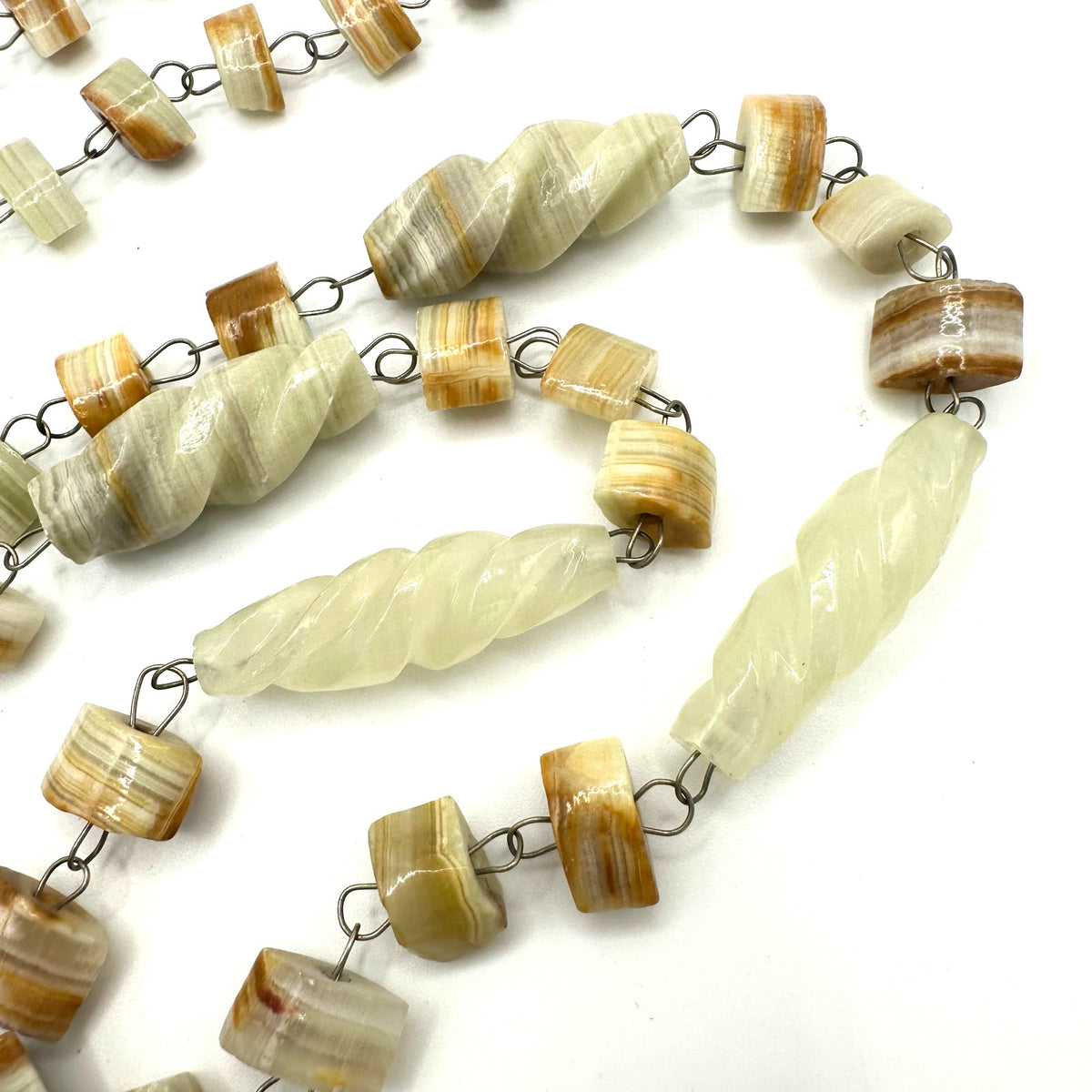 Vintage carved Mexican honey onyx agate arrowhead pendant beaded 30” necklace