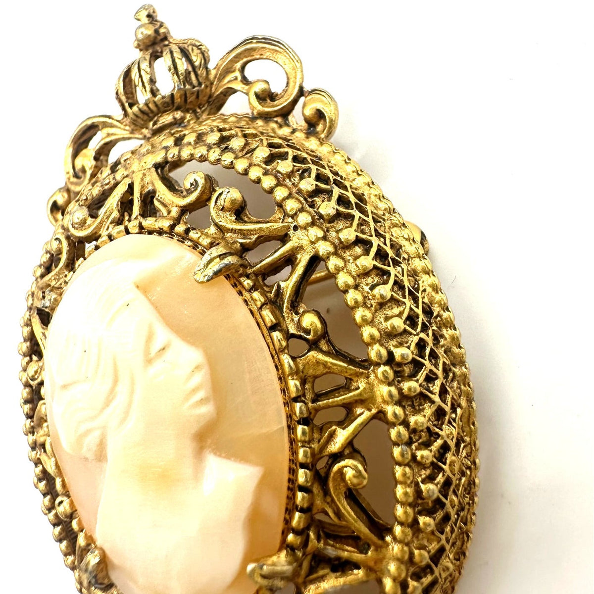 Florenza vintage Victorian Revival gold tone genuine carved shell cameo brooch