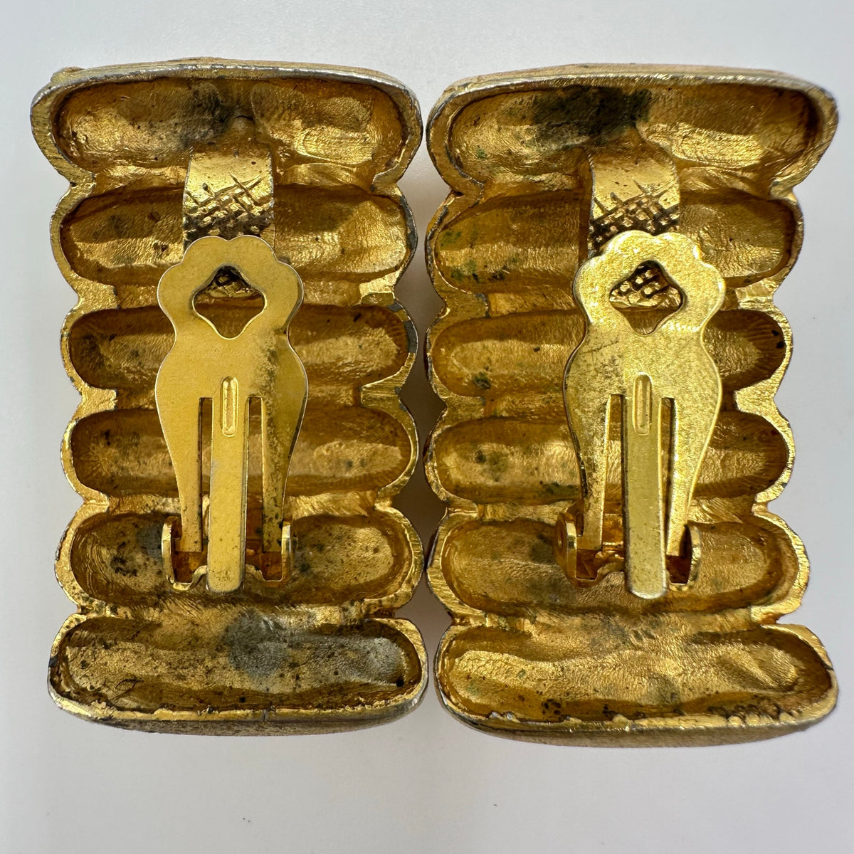 1980s vintage gold tone jumbo massive scalloped high end clip on earrings