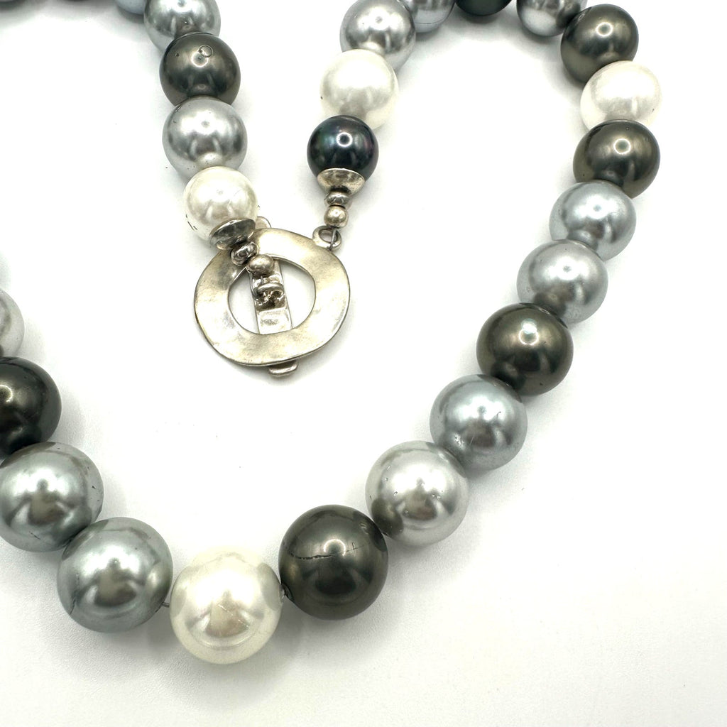 19” strand tri tone white silver black 13.5mm glass faux pearls necklace 131g