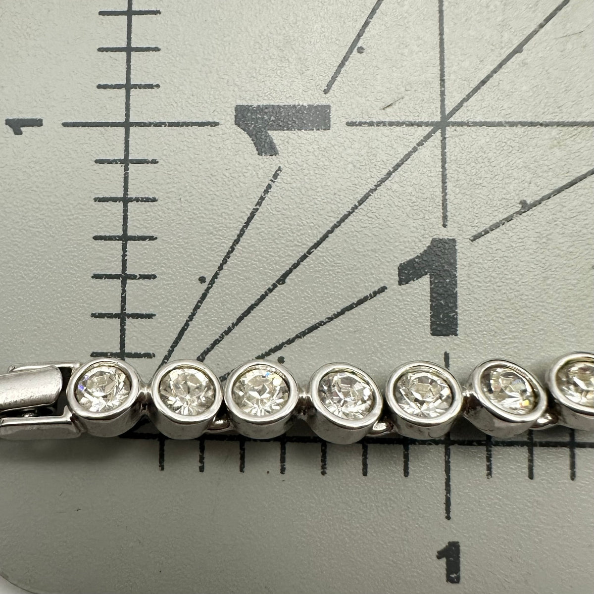 Swarovski clear Austrian crystals silver tone rhodium plated tennis bracelet 7"