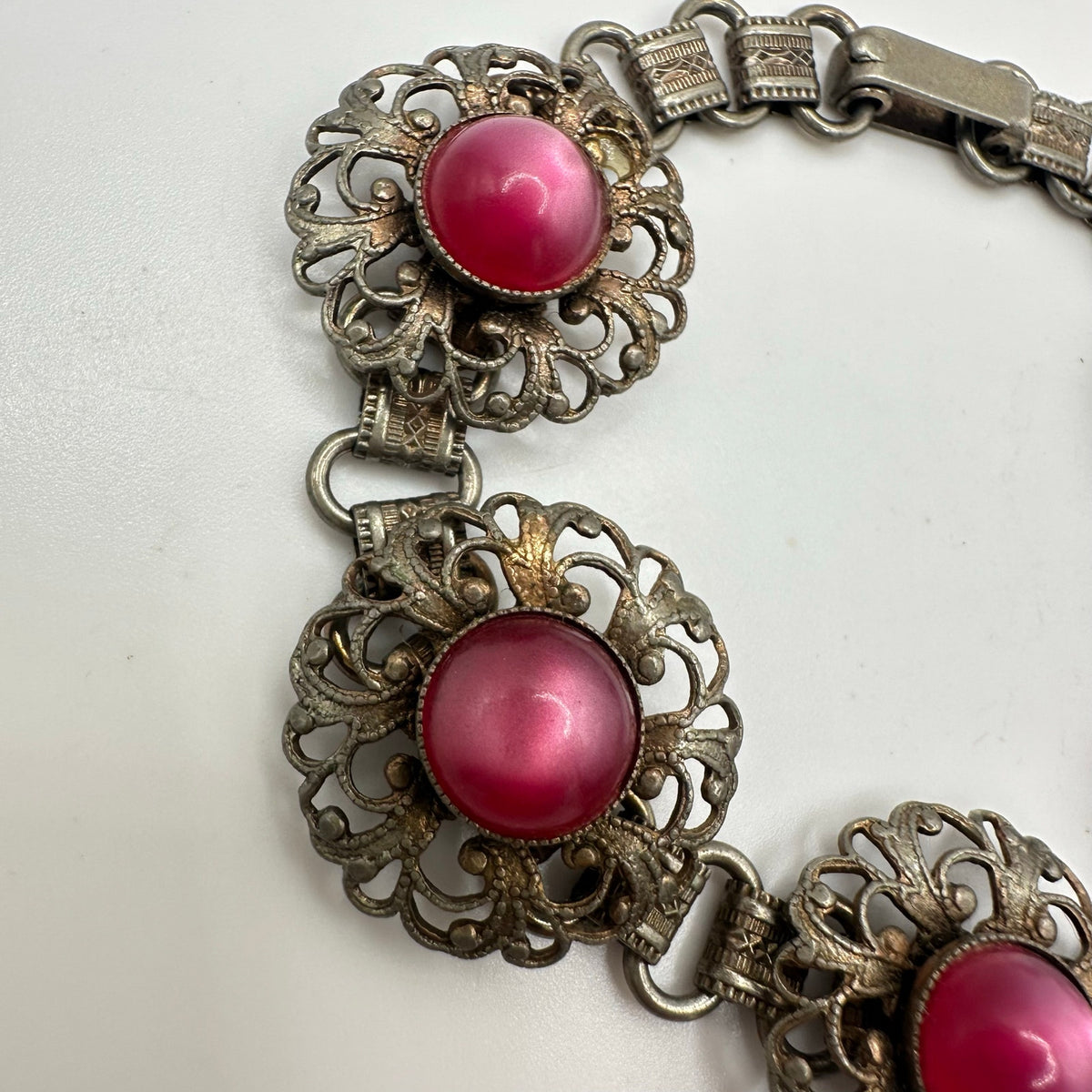 Vintage retro 1940s gold tone book chain red moonglow lucite cabochons bracelet