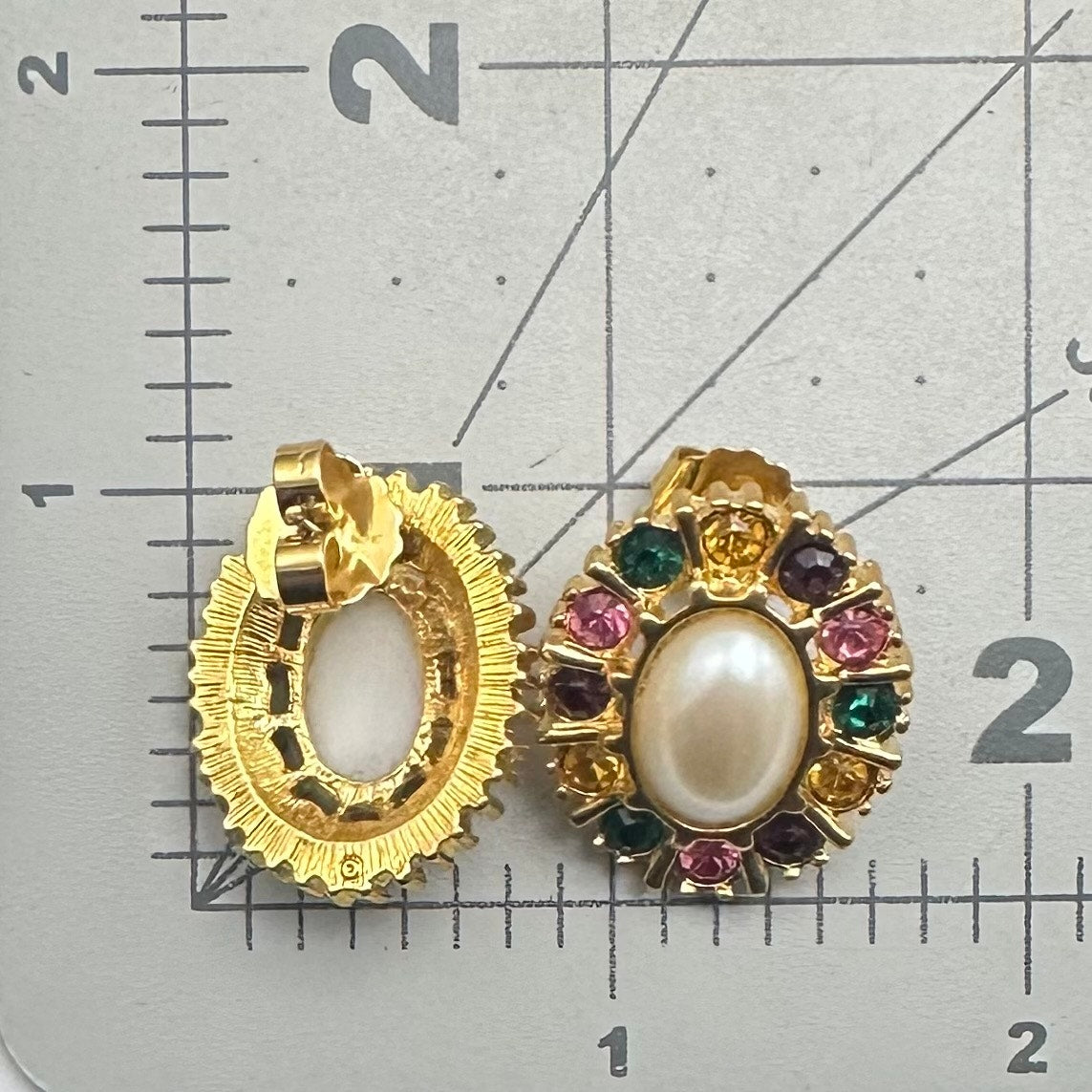 Avon vintage gold tone rhinestones faux pearls oval domed post earrings