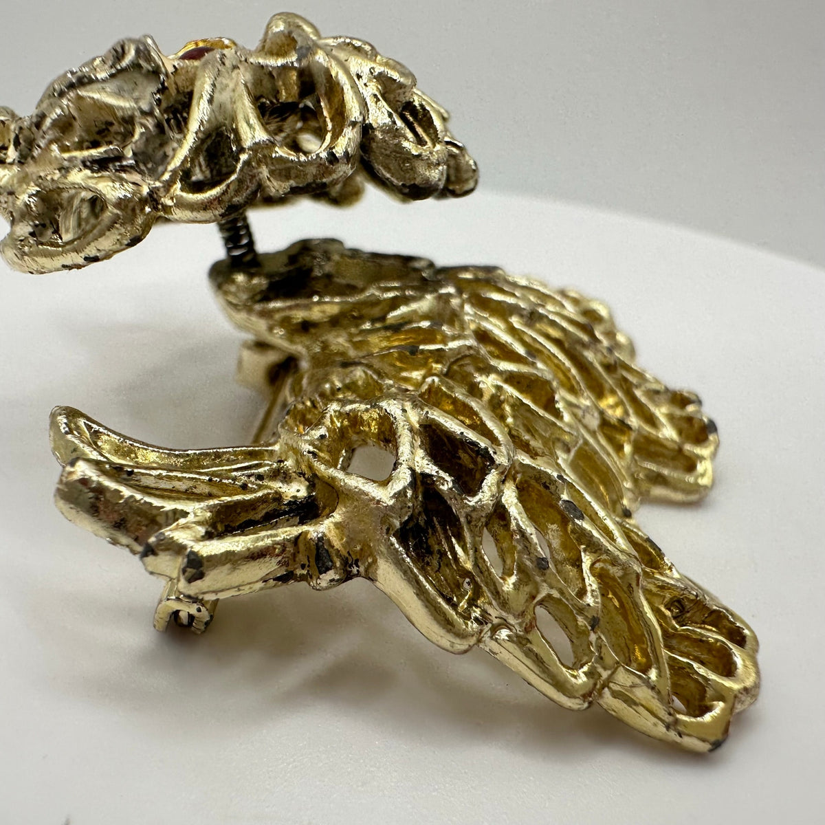 Vintage gold tone Scottie dog trembler en tremblant red glass eyes brooch
