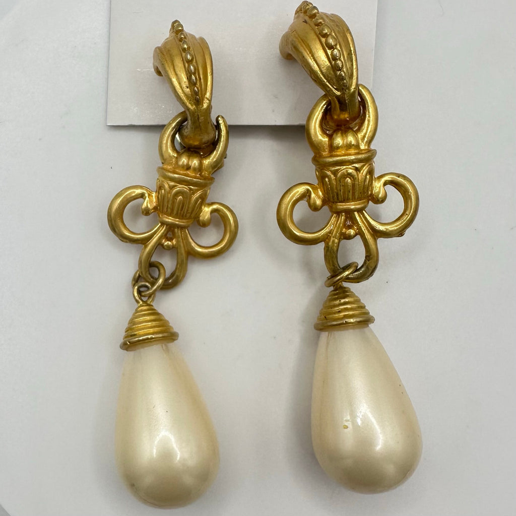 1990s vintage gold tone rope faux pearls dangle high end clip on earrings