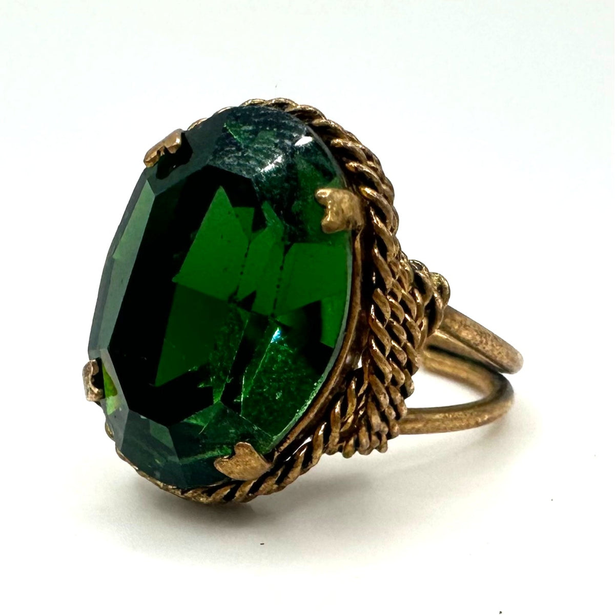 Vintage gold tone large fern green rhinestone adjustable cocktail ring