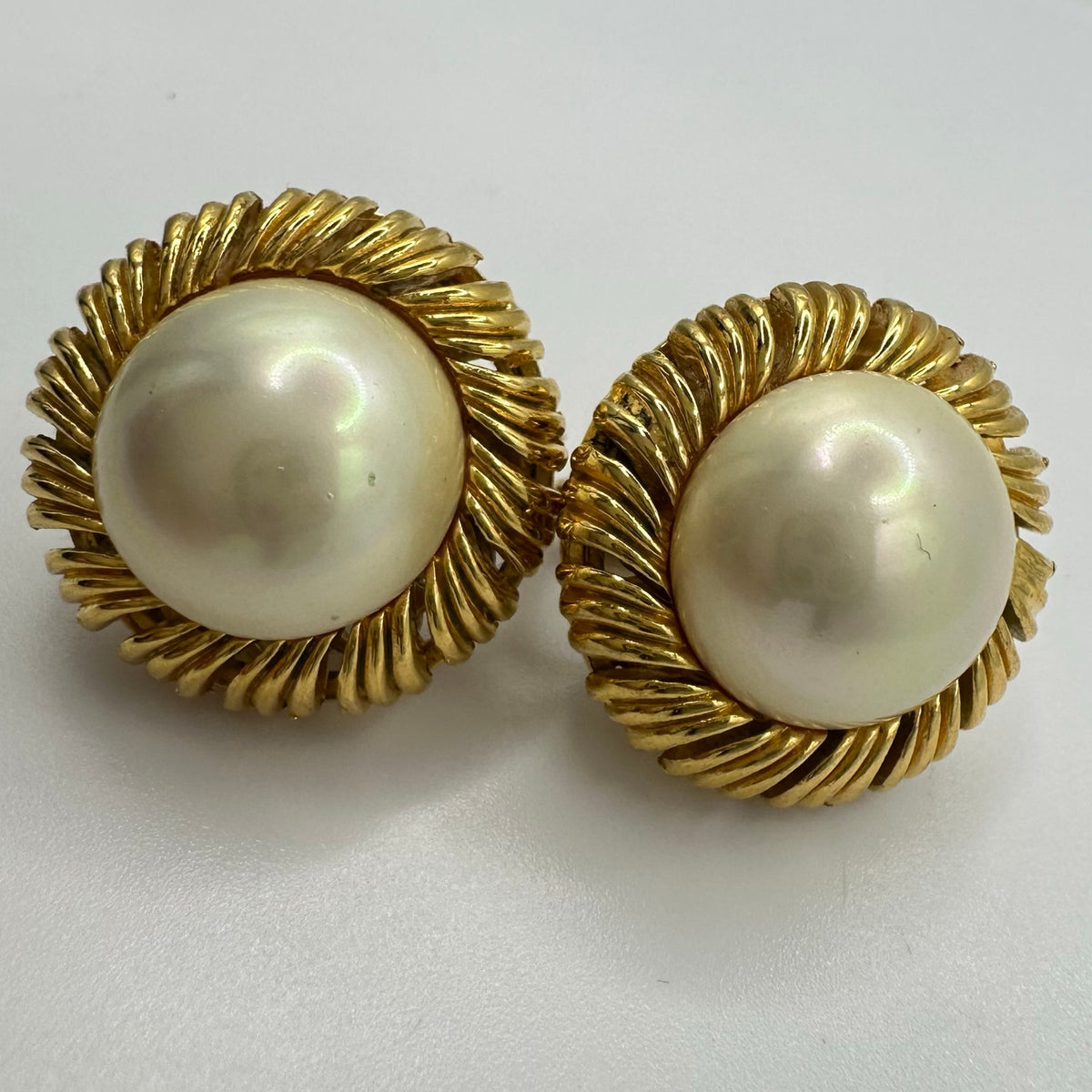 Majorica vintage gold tone white faux pearls round domed clip on earrings