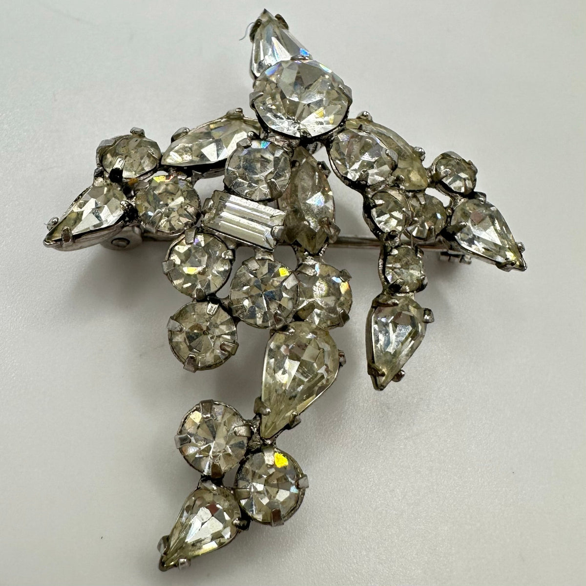 1940s 1950s vintage silver tone rhodium plated clear glass rhinestones brooch
