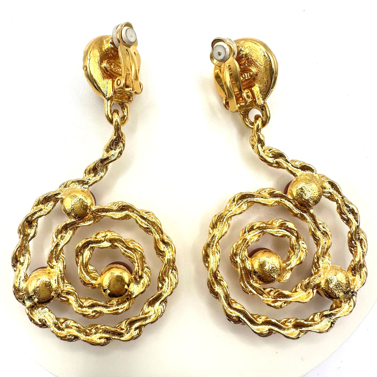 Avon vintage gold tone twisted rope red carnelian lucite dangle clip on earrings