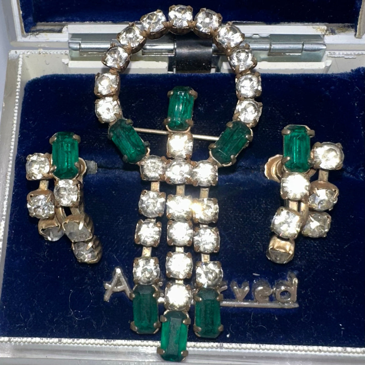 Vintage 1940s gold tone emerald green clear rhinestones brooch pendant earrings