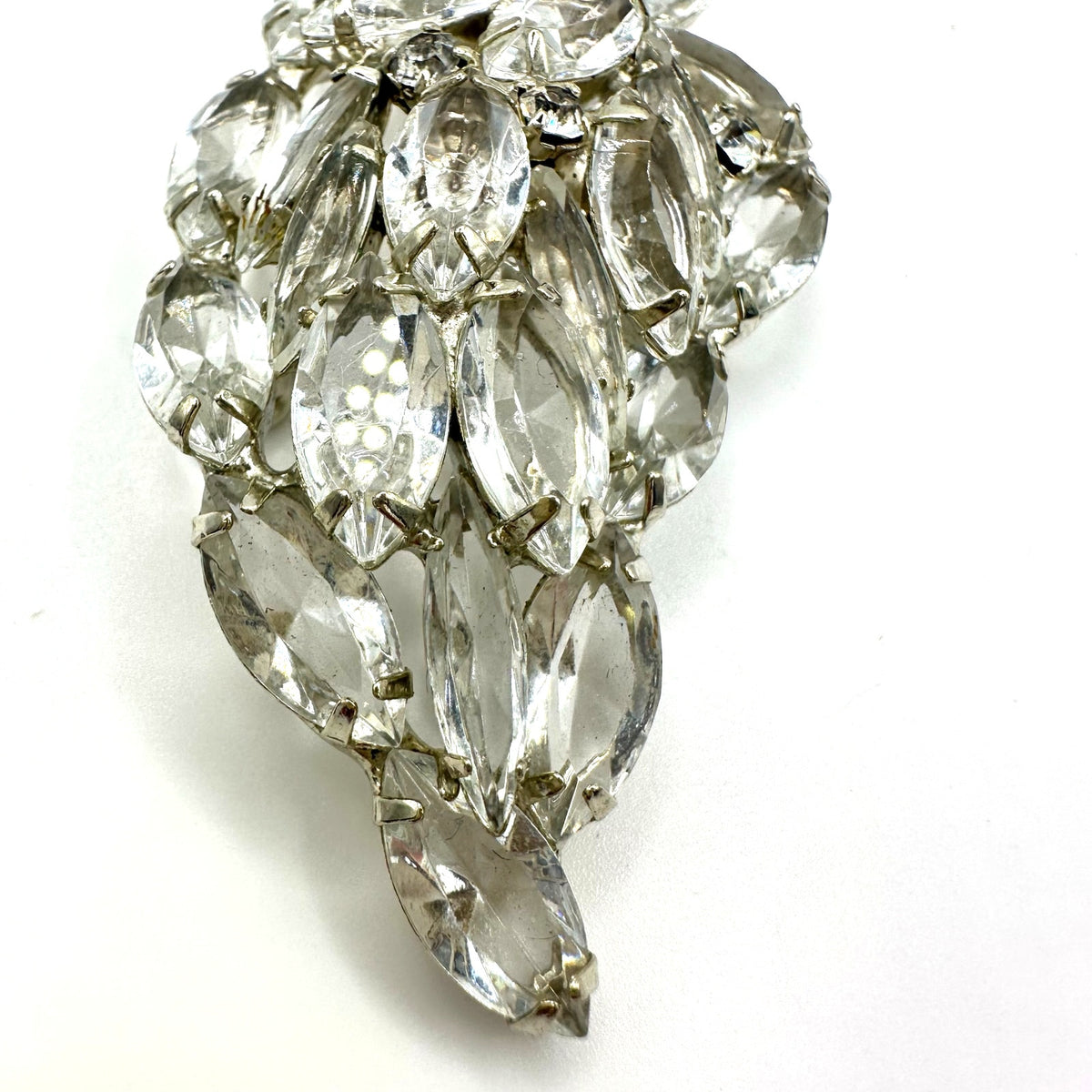 1950s vintage silver tone rhodium plated clear glass rhinestones leaf brooch