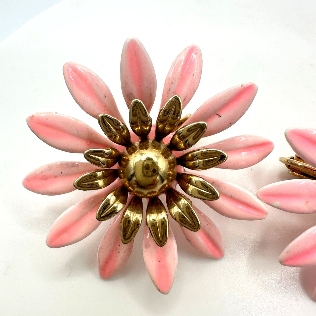 Sarah Coventry vintage gold tone pink enamel flowers floral clip on earrings