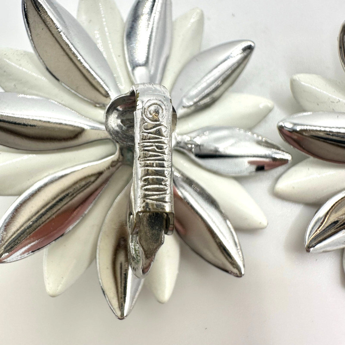 Sarah Coventry vintage silver tone white enamel flowers floral clip on earrings