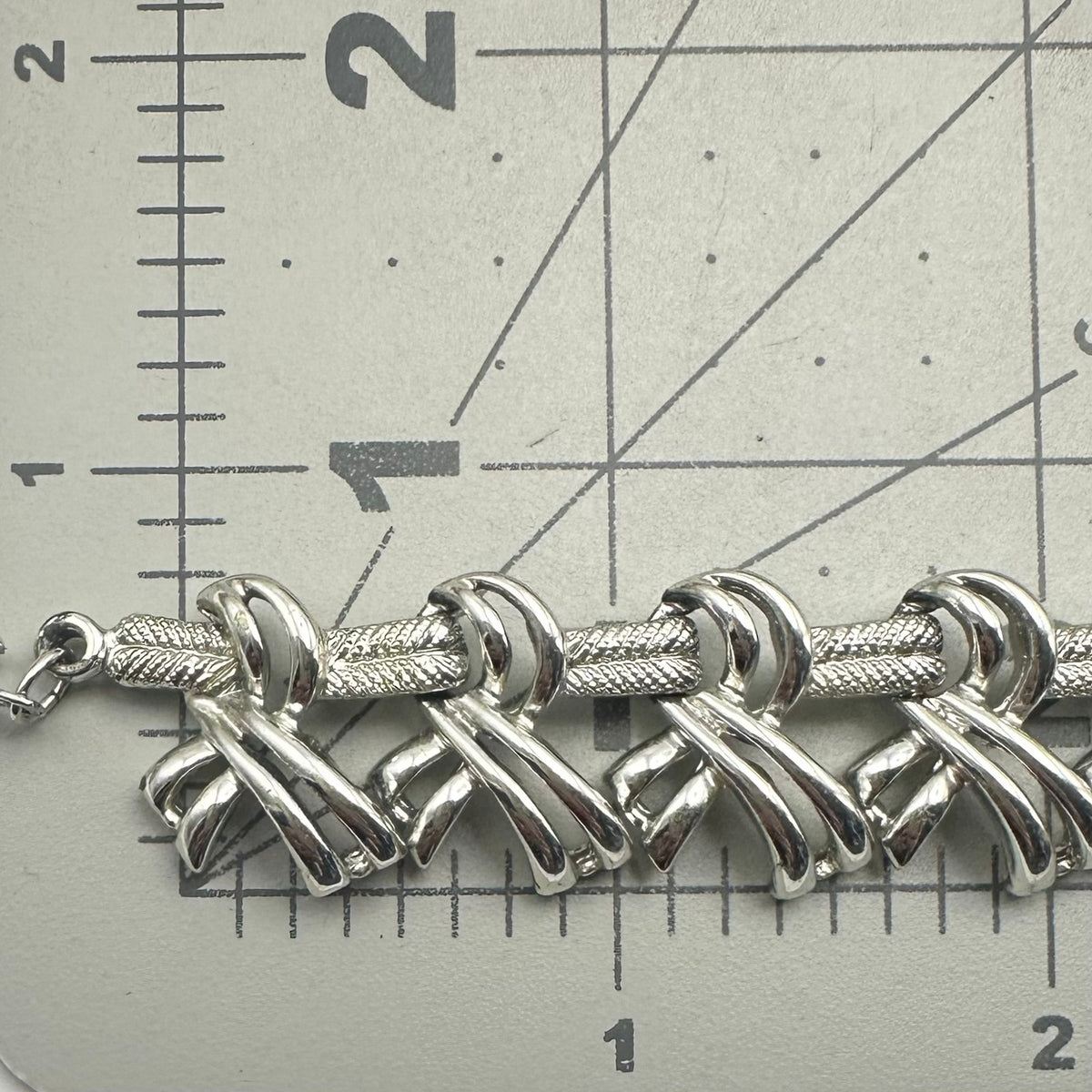 Kramer signed vintage silver tone rhodium plated bows ribbons chain 16” necklace