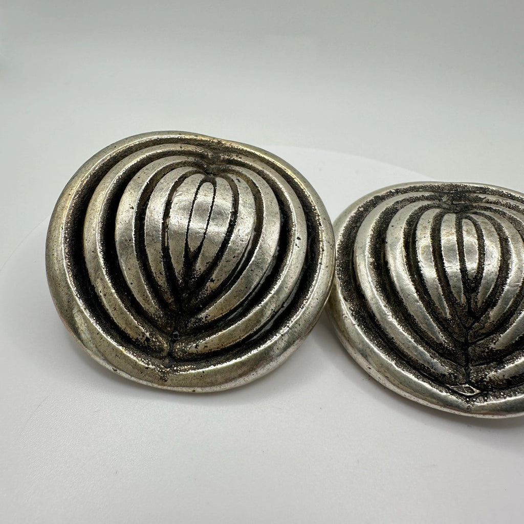 Jeff Lieb vintage massive silver tone scalloped discs statement clip on earrings