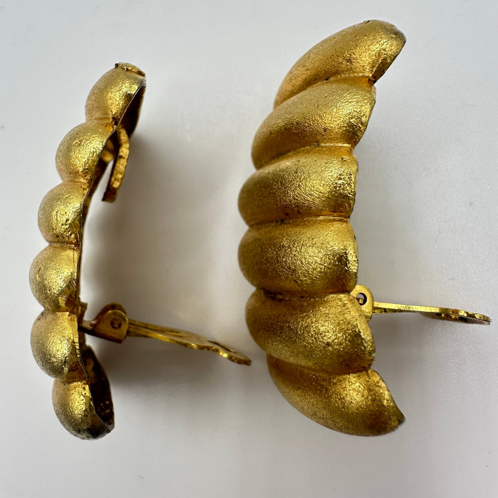 1980s vintage gold tone jumbo massive scalloped high end clip on earrings