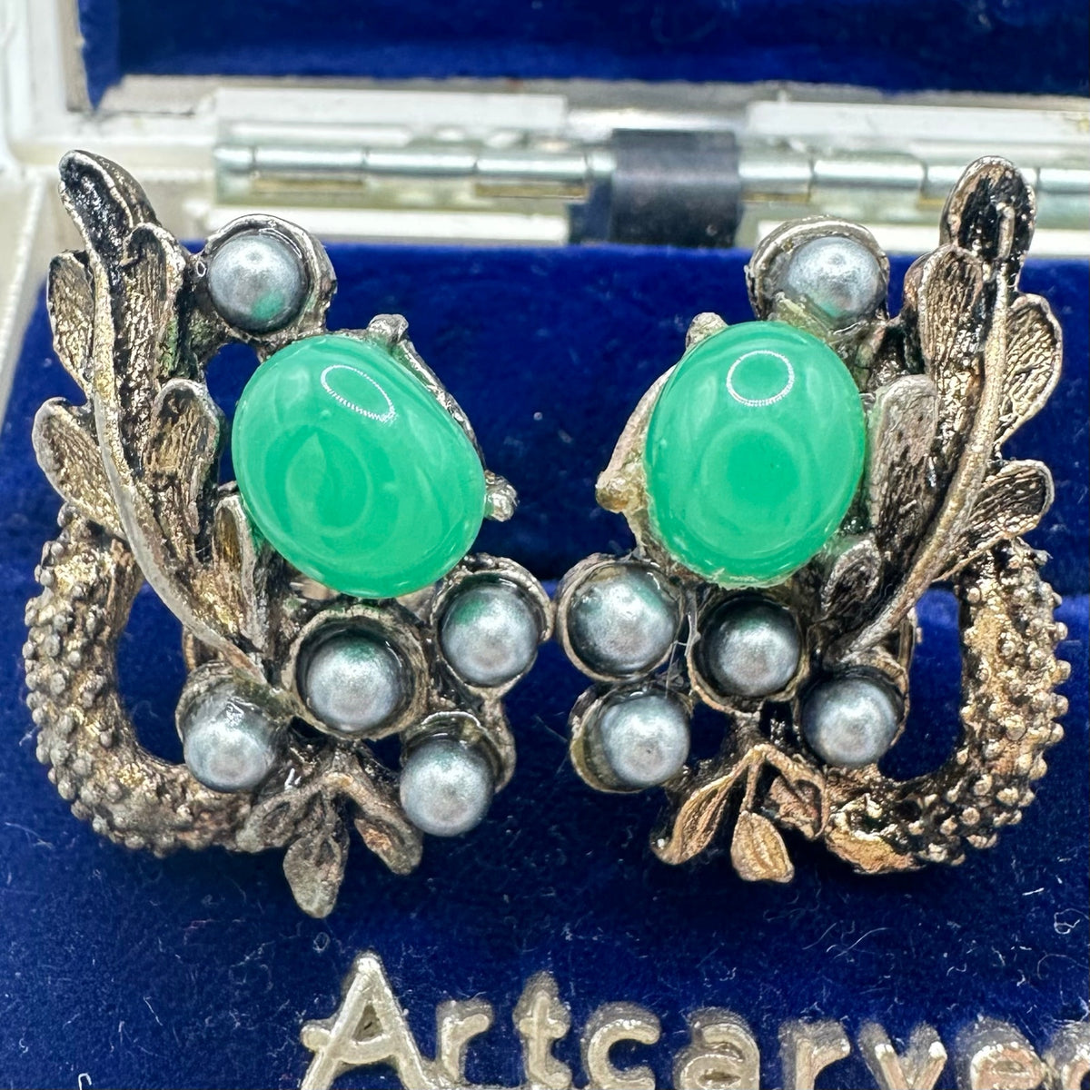 Japan vintage green art glass silver faux pearls beaded clip on earrings