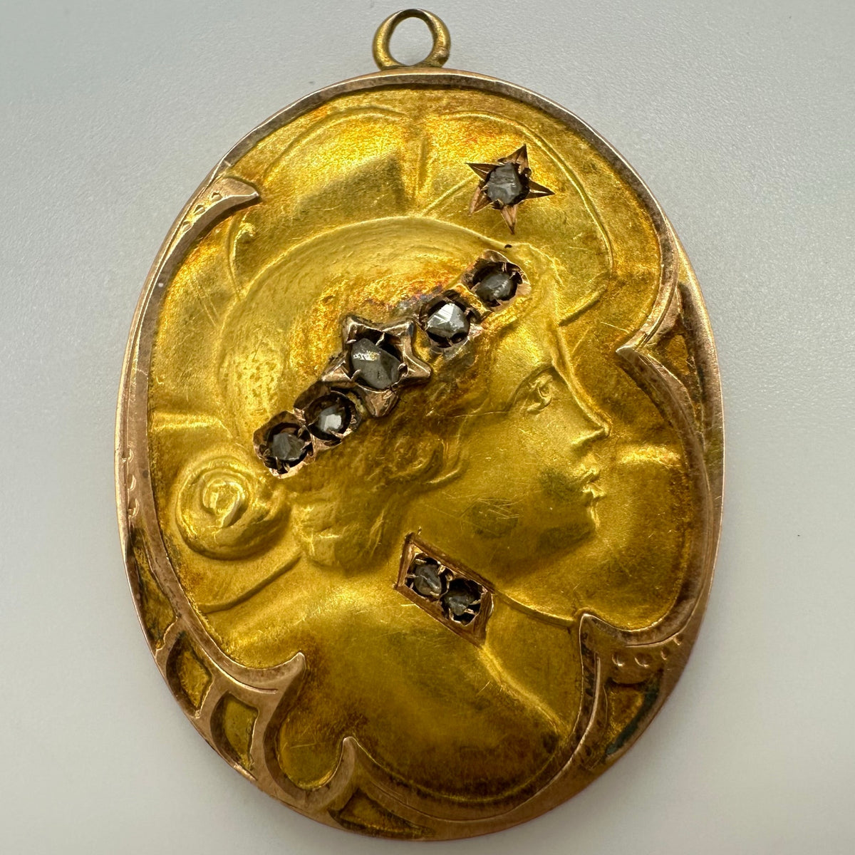 Antique Art Nouveau solid 18kt gold rose cut natural diamonds cameo pendant