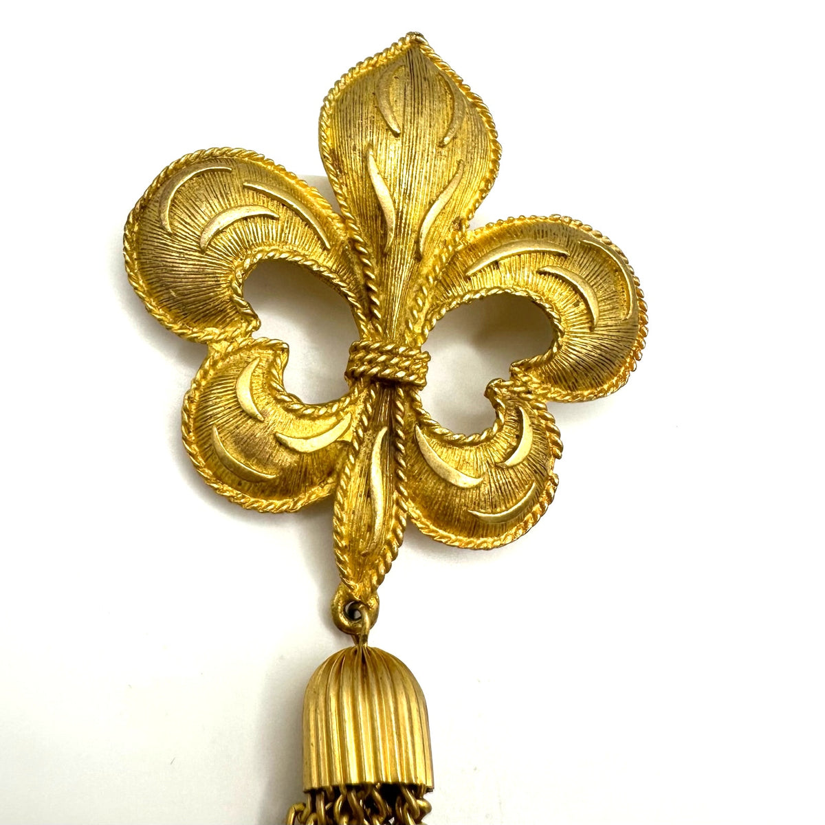 Vintage high end gold tone Fleur de Lis chains tassel fringe extra long brooch