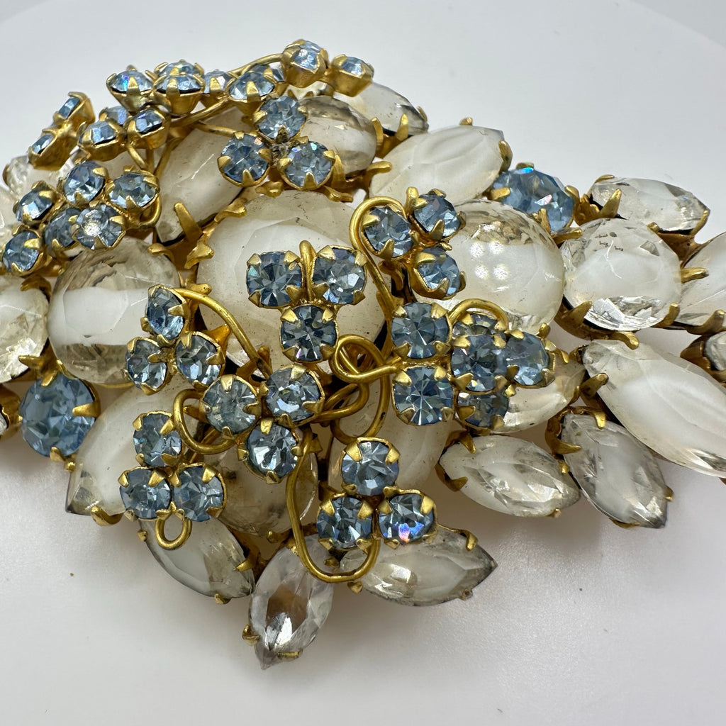 Unsigned 1950s vintage large gold tone blue clear givre glass rhinestones brooch