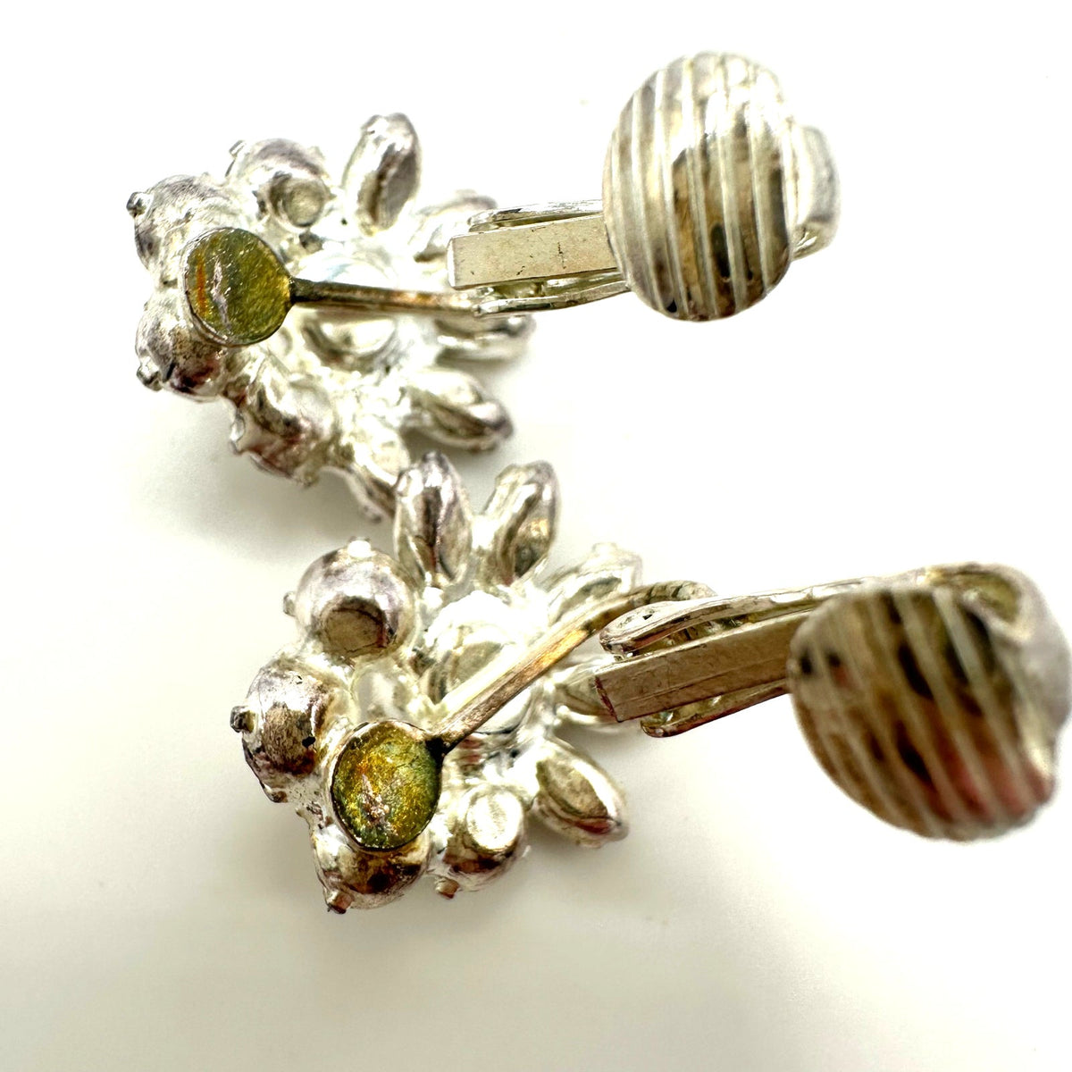 Vintage silver tone rhodium clear glass rhinestones cluster clip on earrings