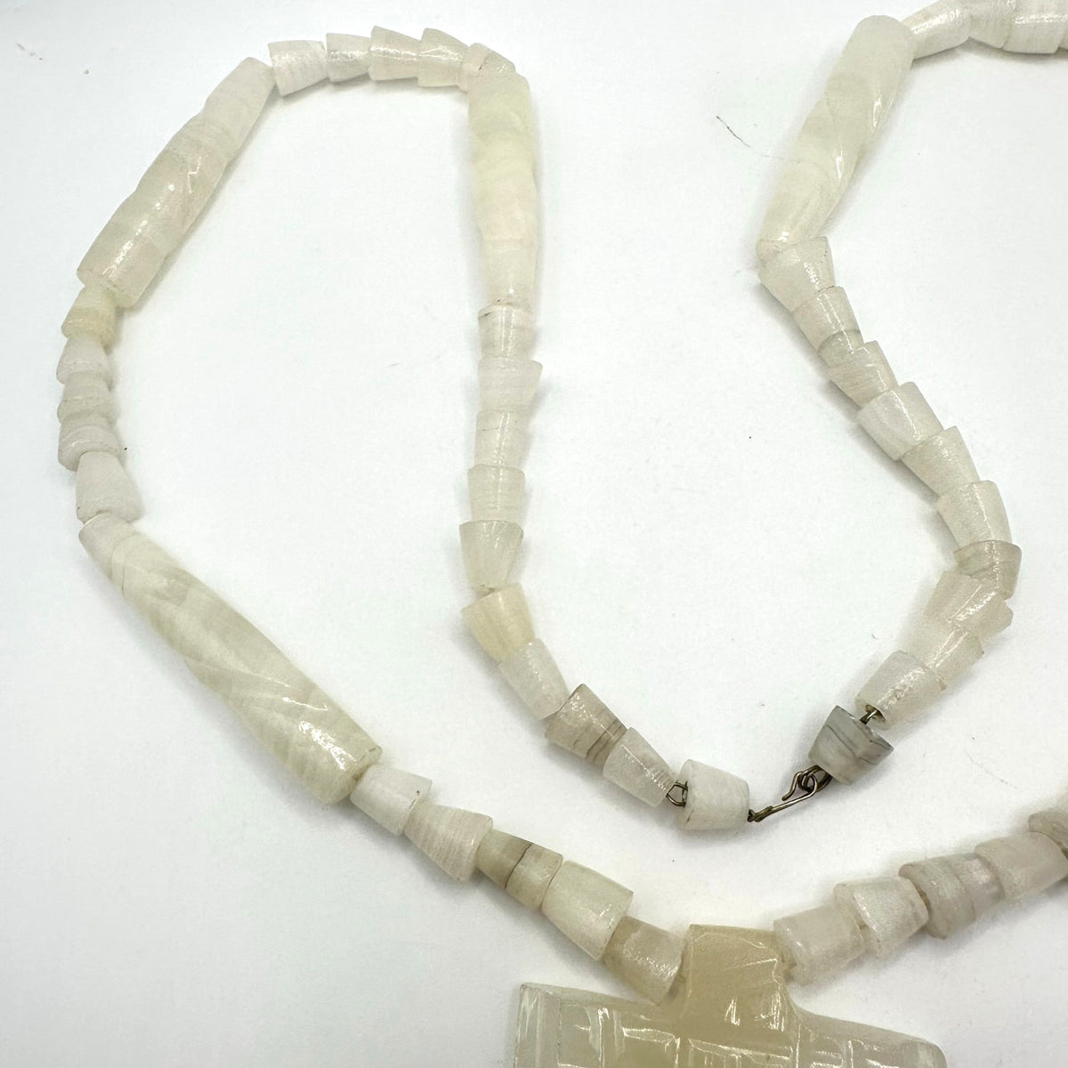 Vintage carved Mexican onyx white agate large face pendant beaded 28” necklace