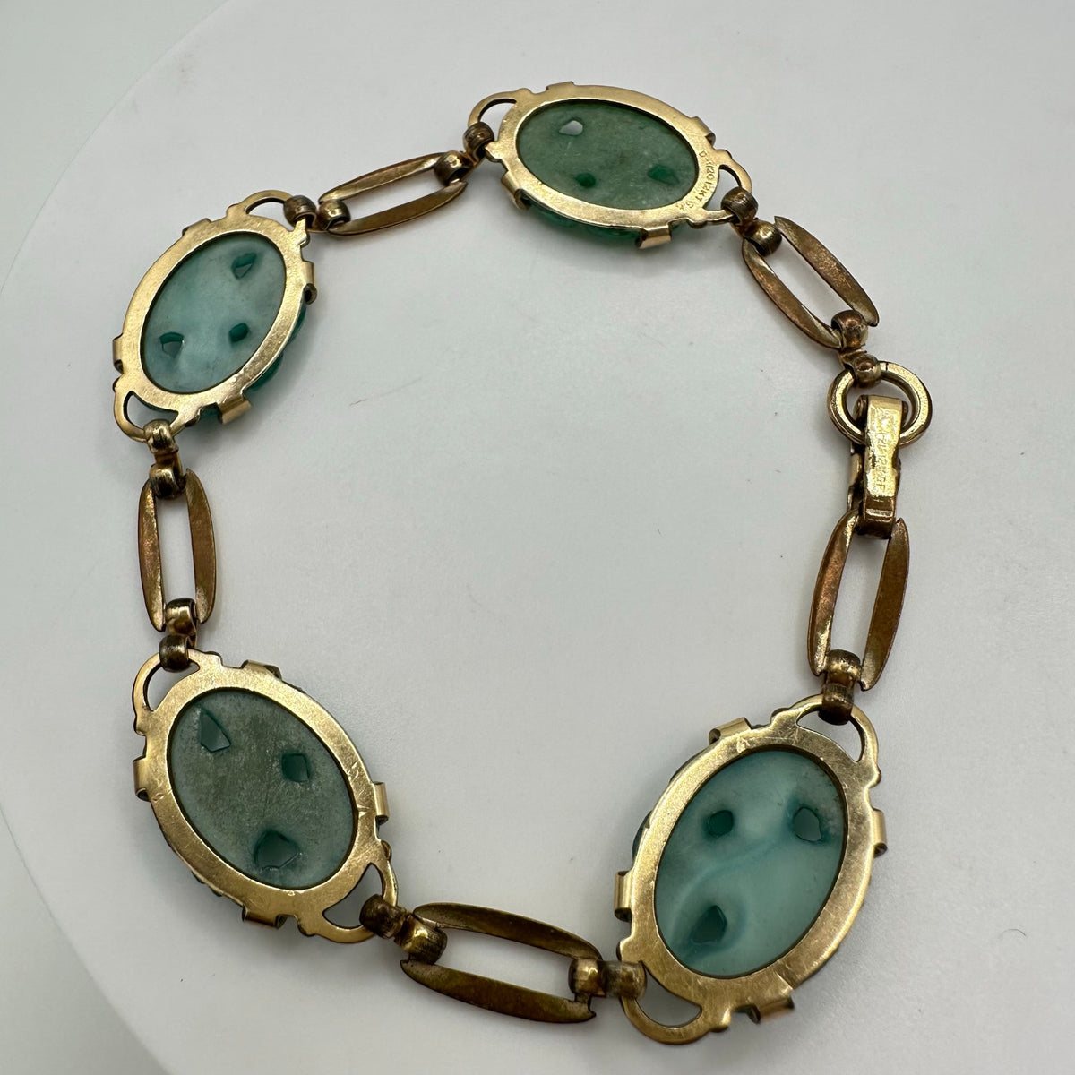 Vintage 12kt gold filled green molded swirled Peking art glass bracelet