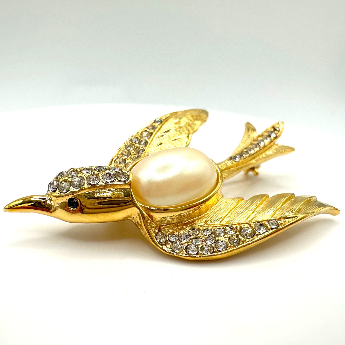 Jackie Orr vintage gold tone clear glass rhinestones pearl bird brooch