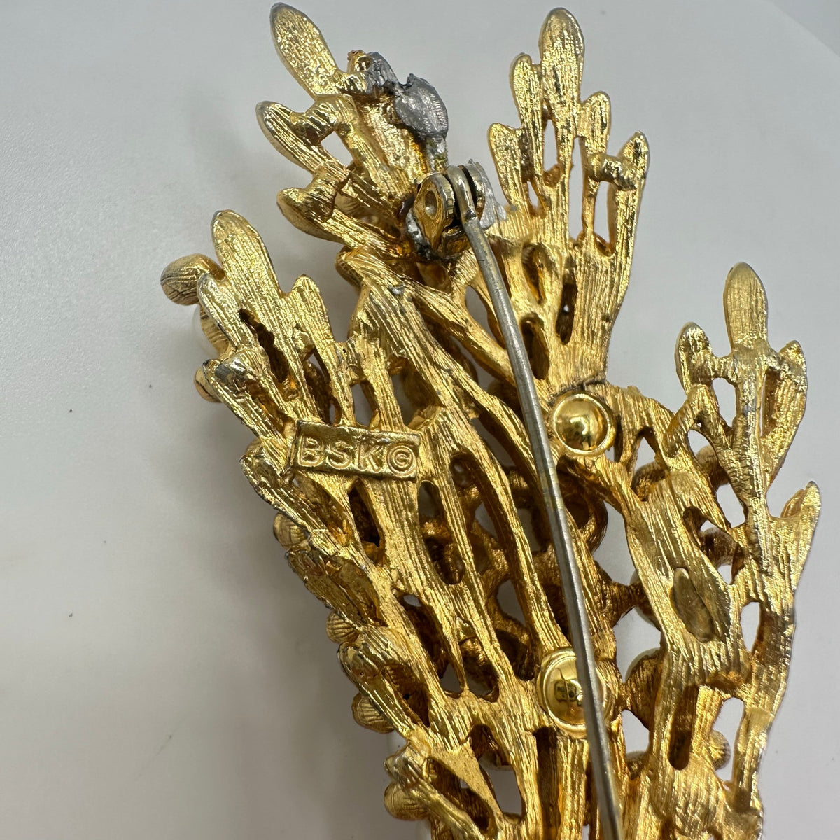 BSK vintage gold tone clear rhinestones faux white pearls beaded leaves brooch