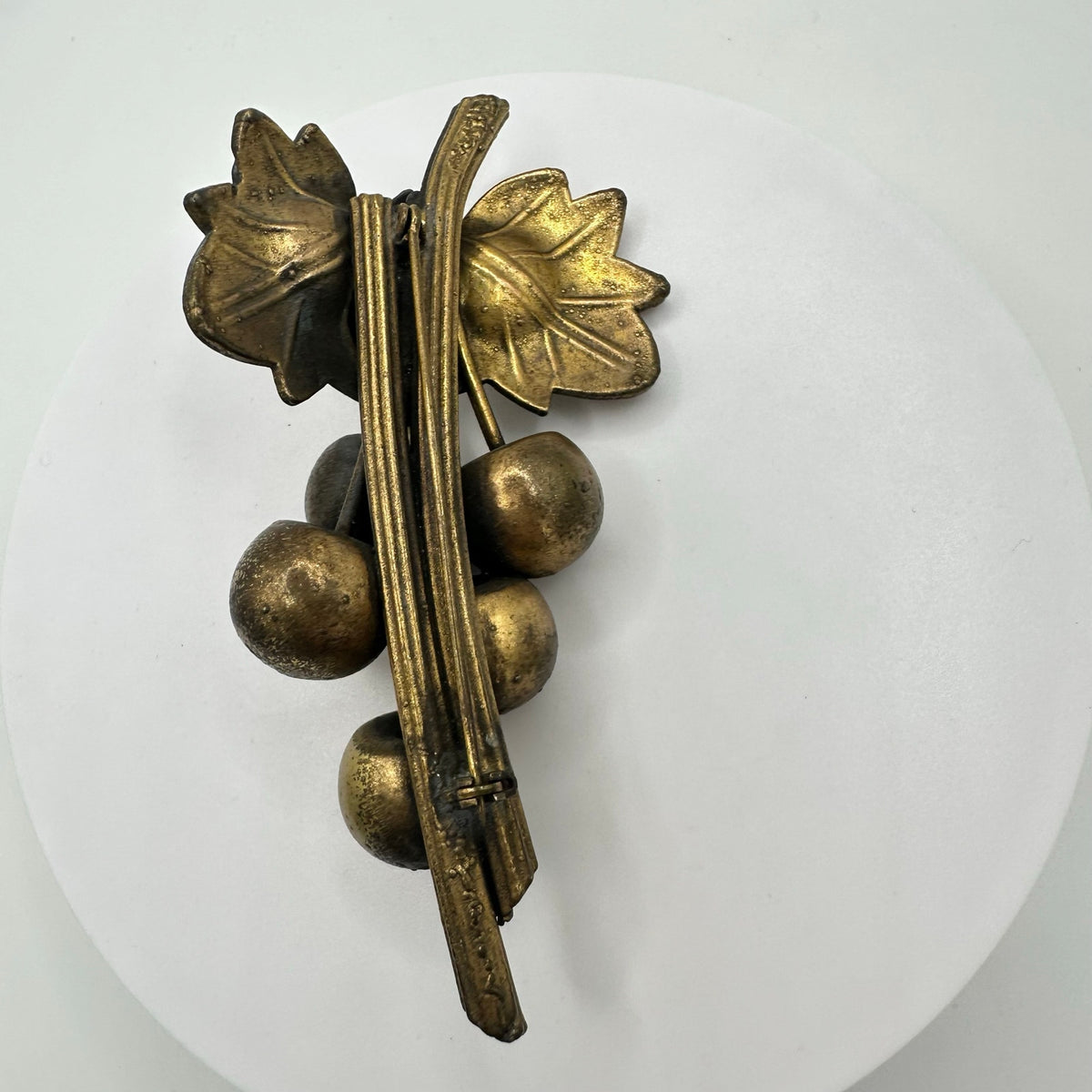 Vintage antique 1930s 1940s gold tone brass grapes bunch brooch pin