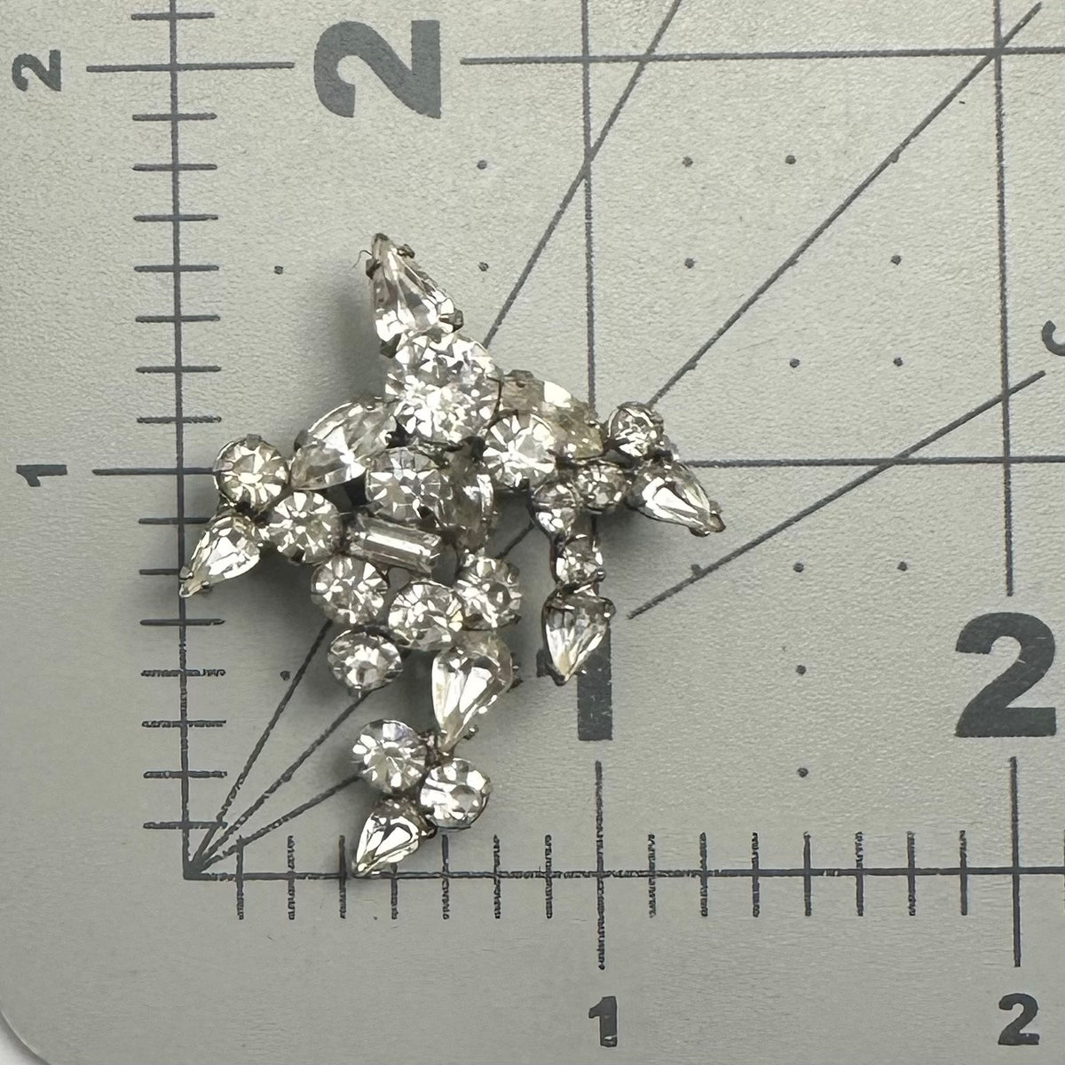 1940s 1950s vintage silver tone rhodium plated clear glass rhinestones brooch