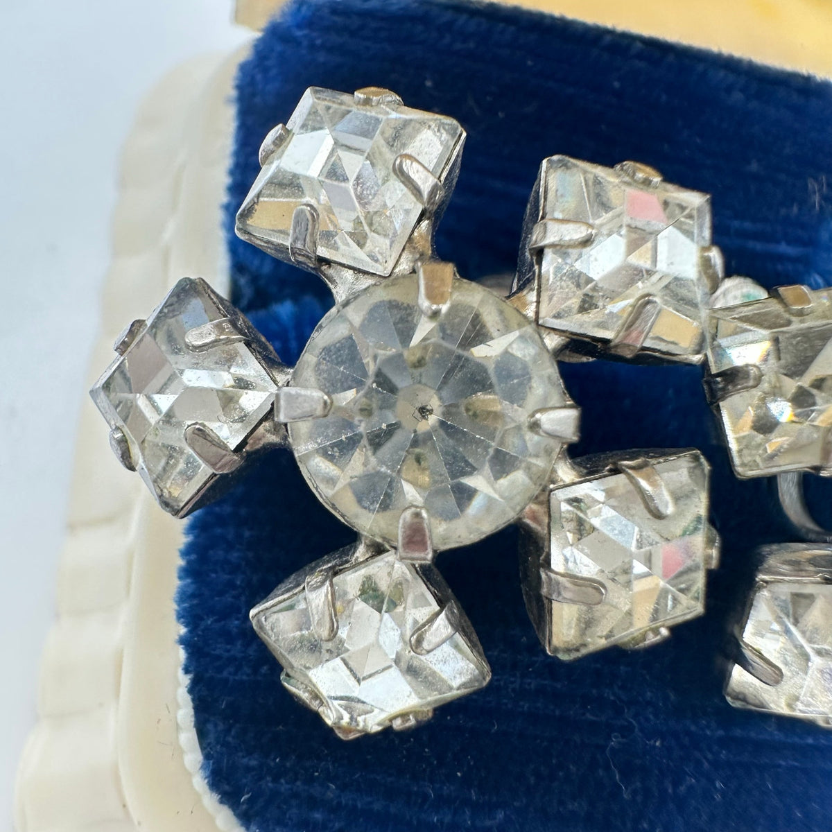 1940s vintage retro clear rhinestones starburst silver tone screw back earrings