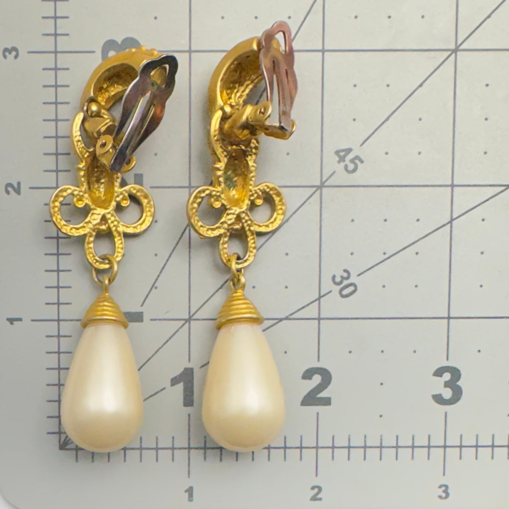 1990s vintage gold tone rope faux pearls dangle high end clip on earrings