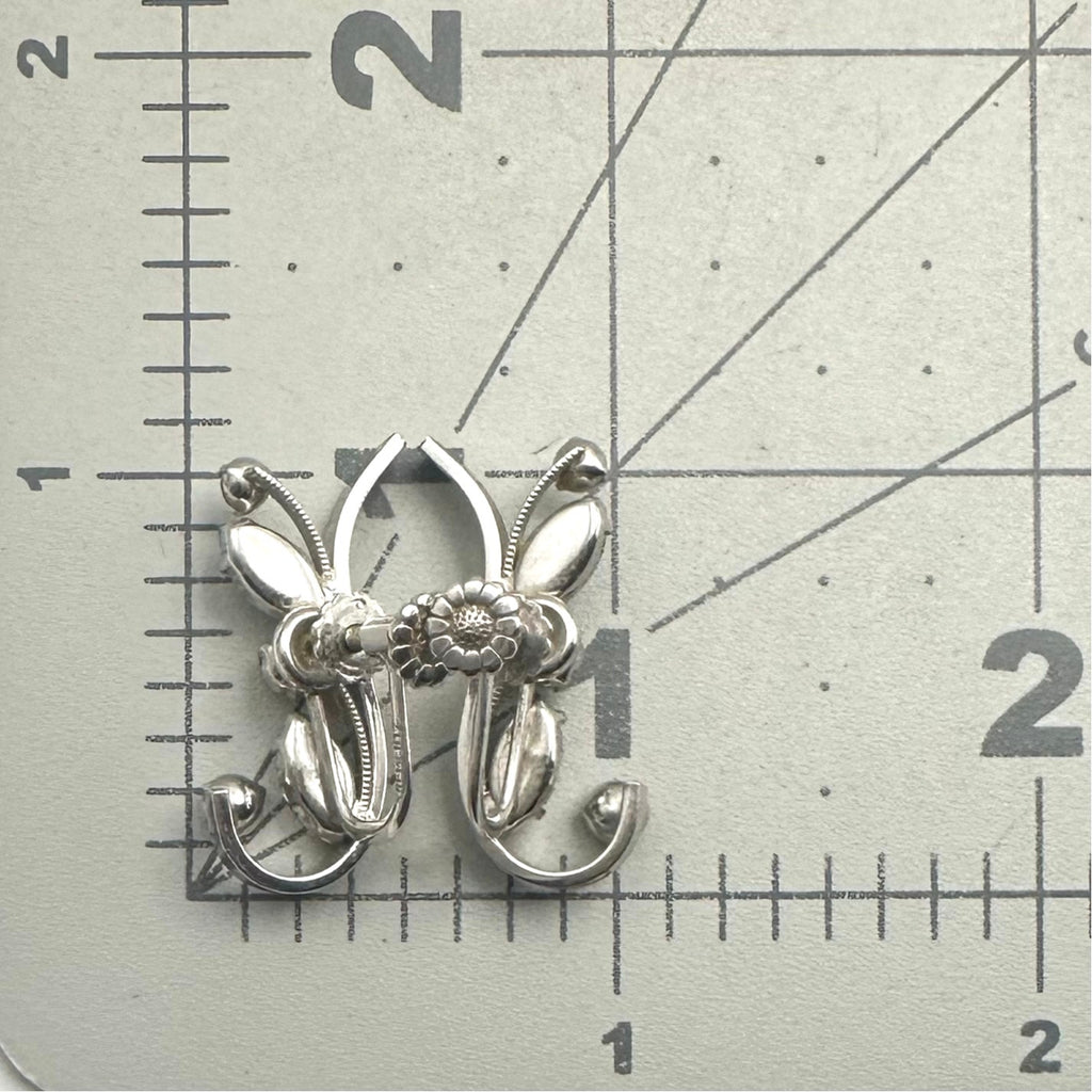 Krementz vintage clear rhinestones rhodium silver tone screw back earrings