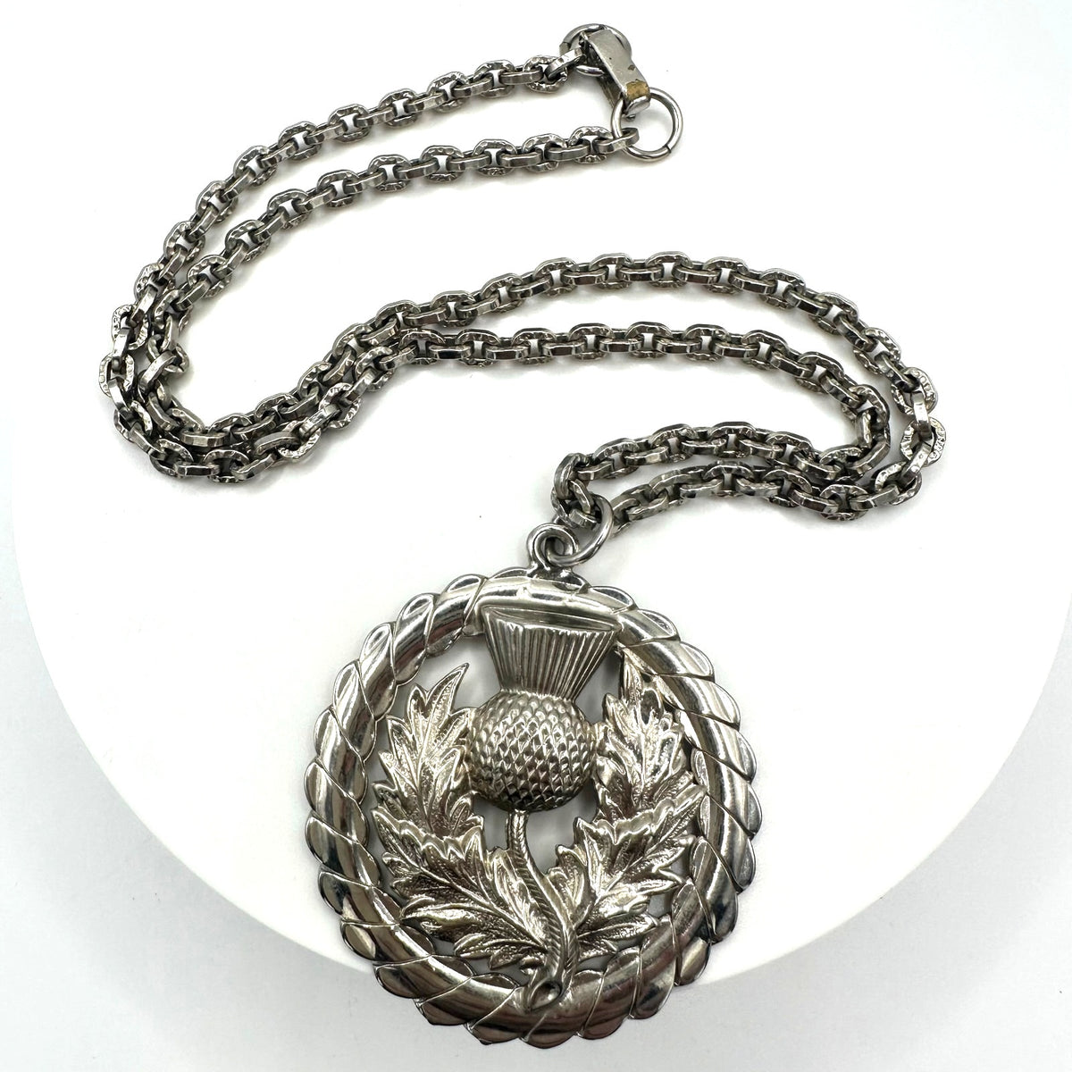 Dafri vintage silver tone Scottish thistle floral round pendant 18" necklace