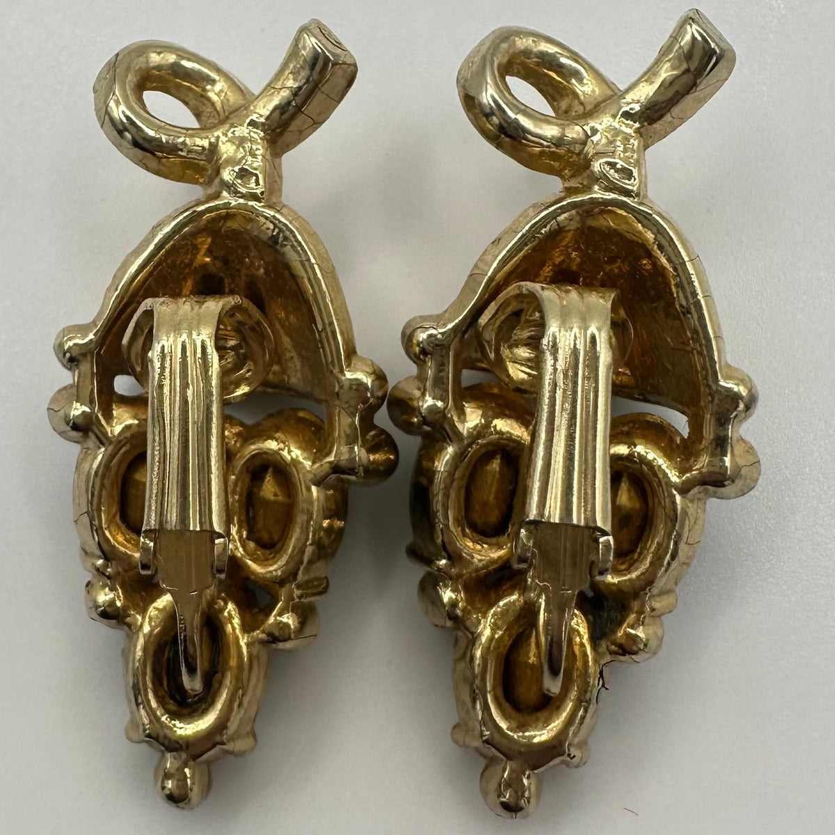 Coro vintage gold tone emerald green rhinestones baguettes clip on earrings