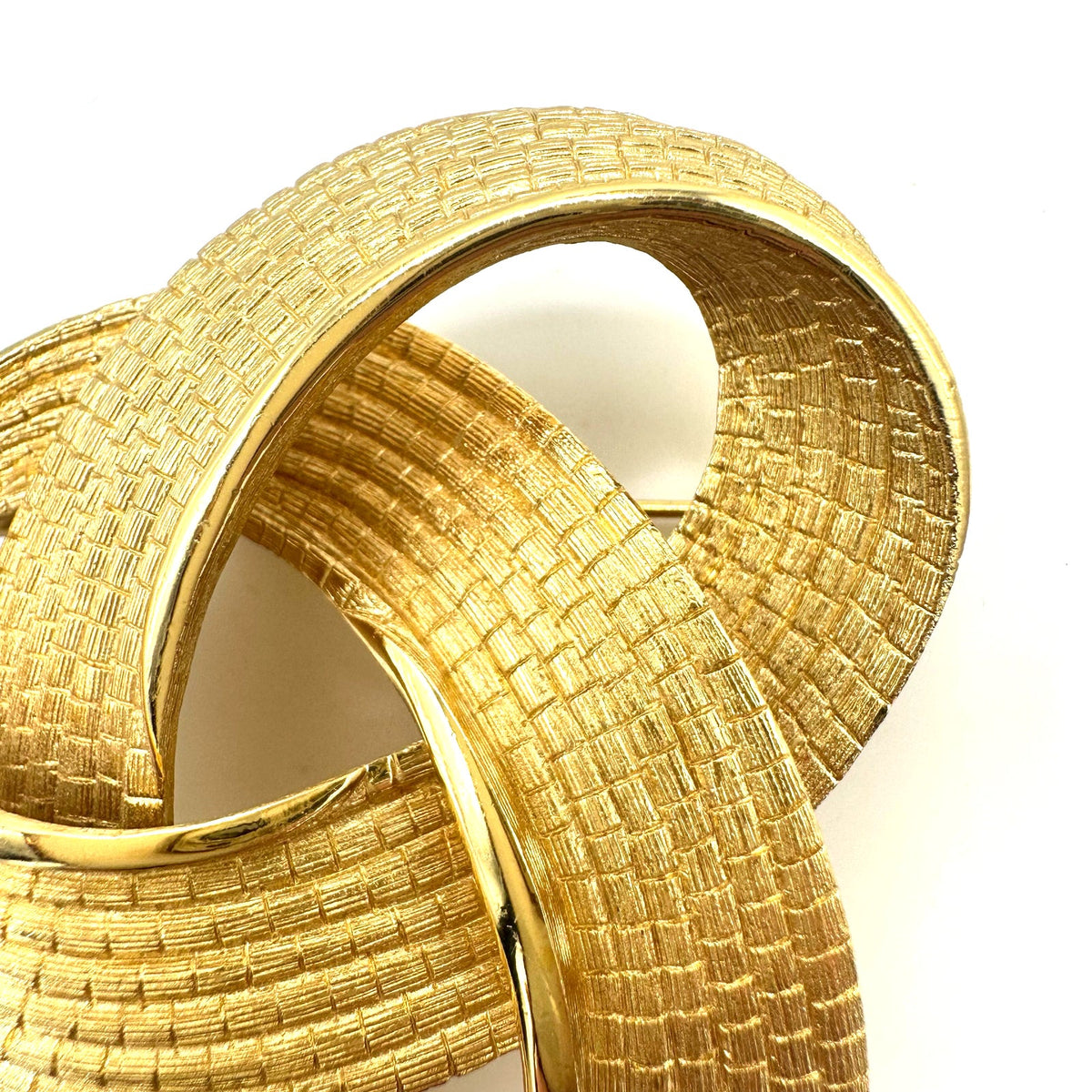 Monet signed vintage gold tone twisted rope ribbon textured 3D brooch