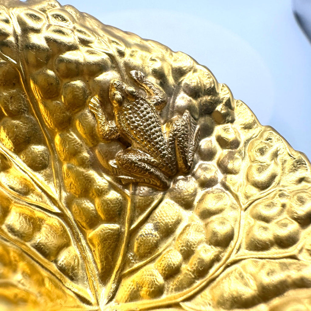 Vintage massive gold tone 3D leaf frog green brown AB rhinestone brooch