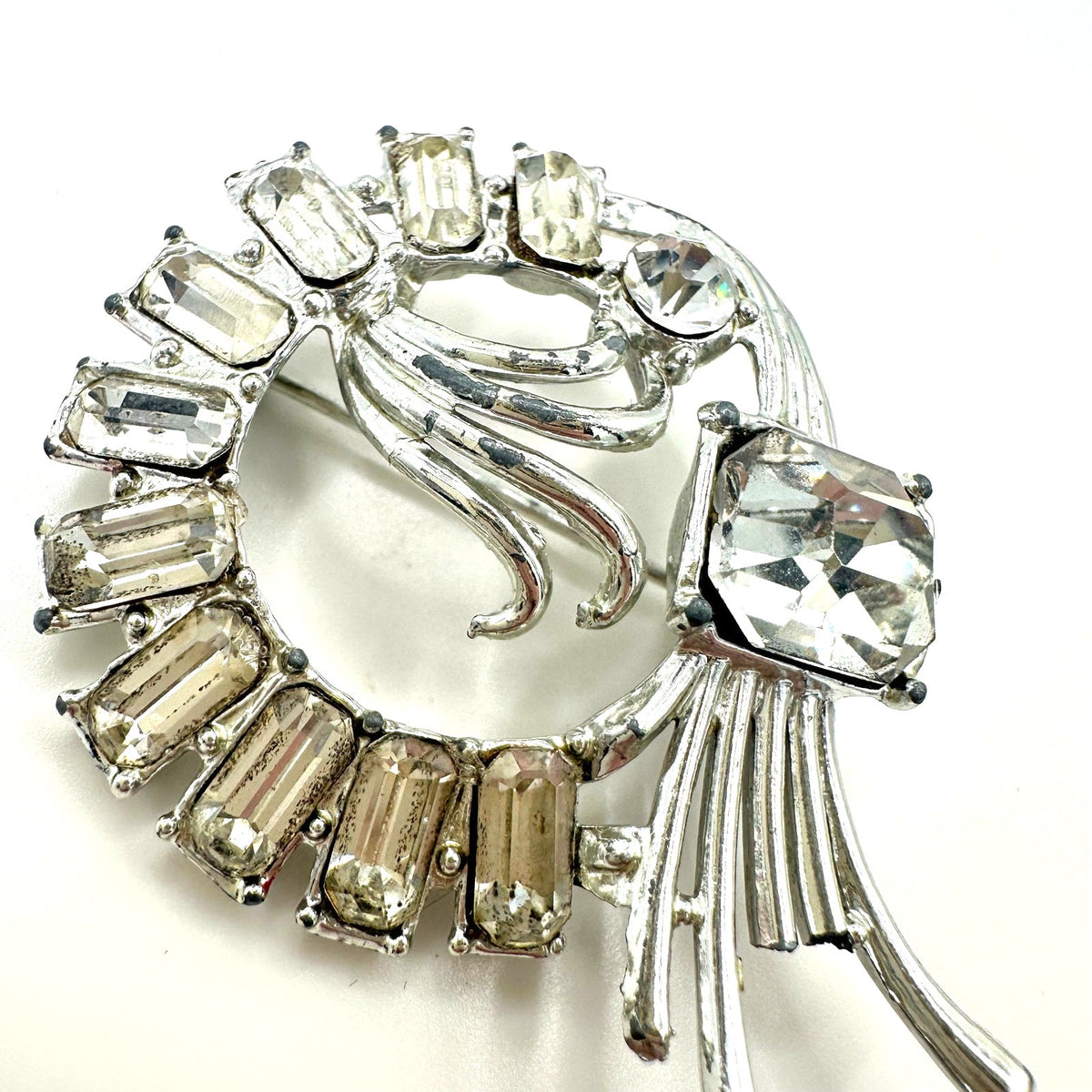 1940s vintage silver tone clear large glass rhinestones wreath brooch