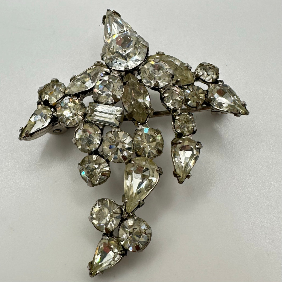 1940s 1950s vintage silver tone rhodium plated clear glass rhinestones brooch