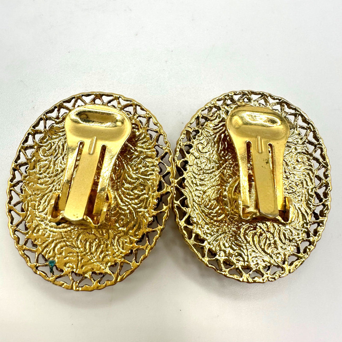 1928 signed gold tone pink resin cameo woman's face oval clip on earrings