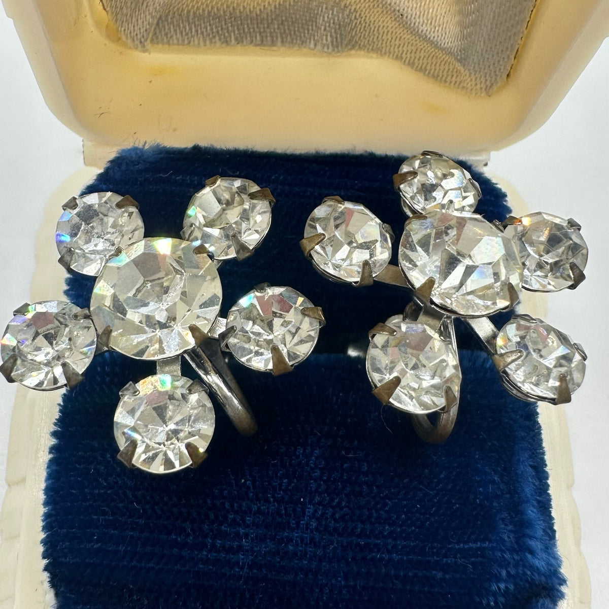 1940s vintage retro clear rhinestones starburst silver tone screw back earrings