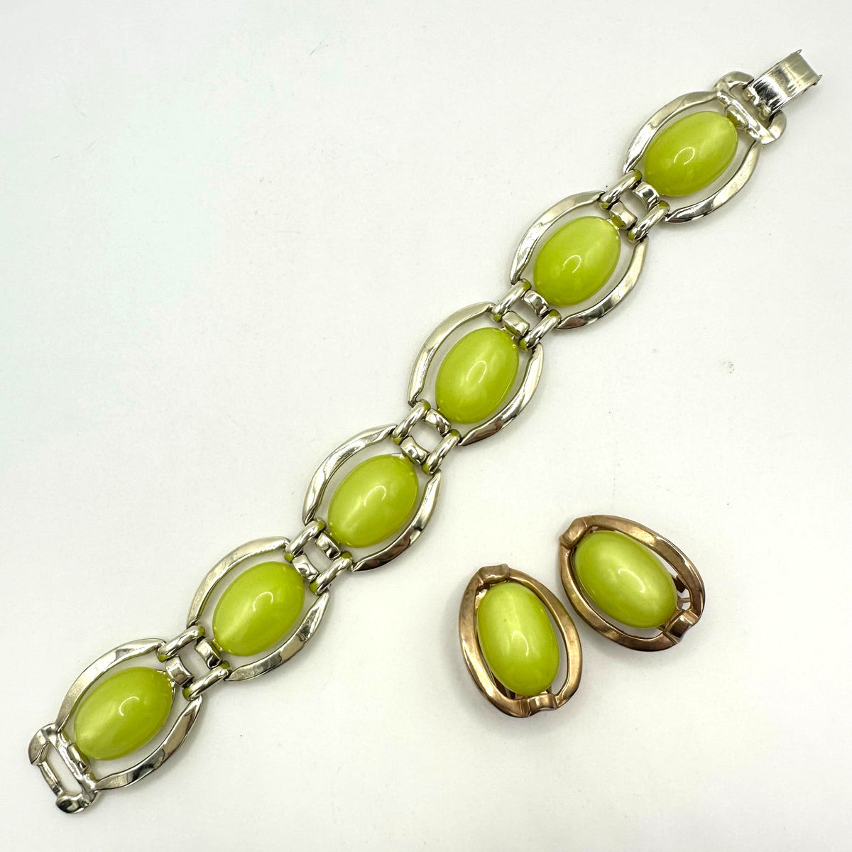Vintage 1940s gold tone neon yellow moonglow lucite bracelet clip on earrings