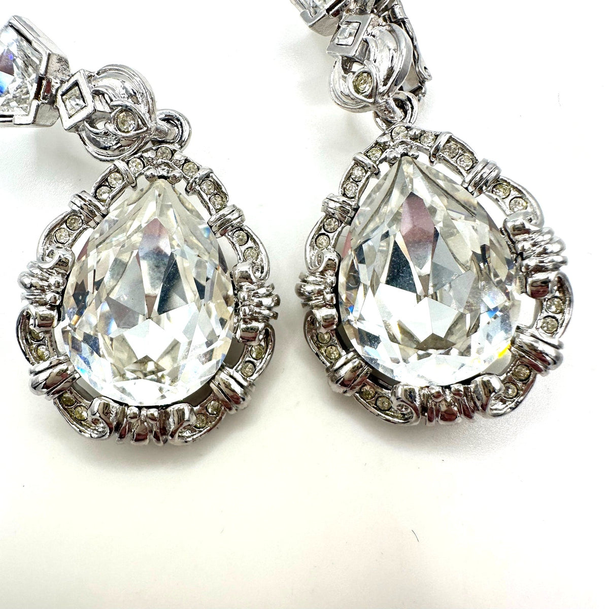 Avon Marie Antoinette replica Smithsonian silver tone crystal clip on earrings