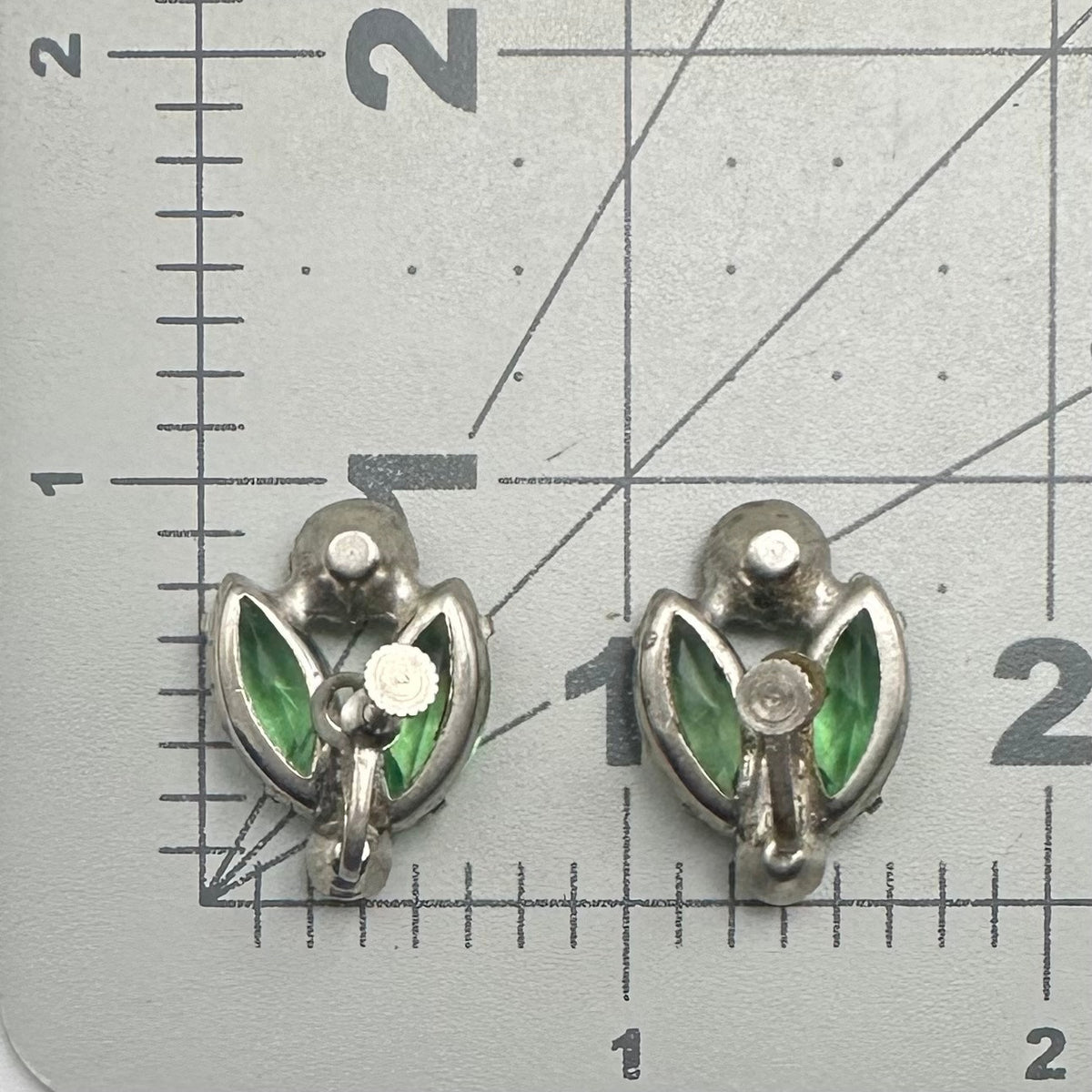 Vintage silver tone light emerald green glass rhinestones screw back earrings