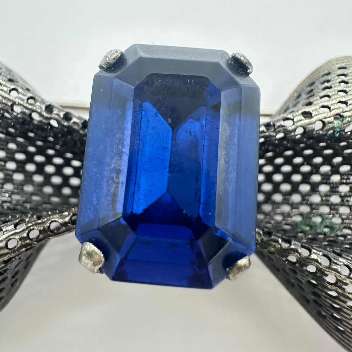 Vintage silver pewter tone mesh metal large blue glass rhinestone bow brooch
